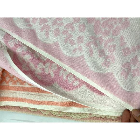 VTG Lot 4 Retro Floral Pink Hand Towels Canon 60s 70s Fringe Reversible - Picture 10 of 14
